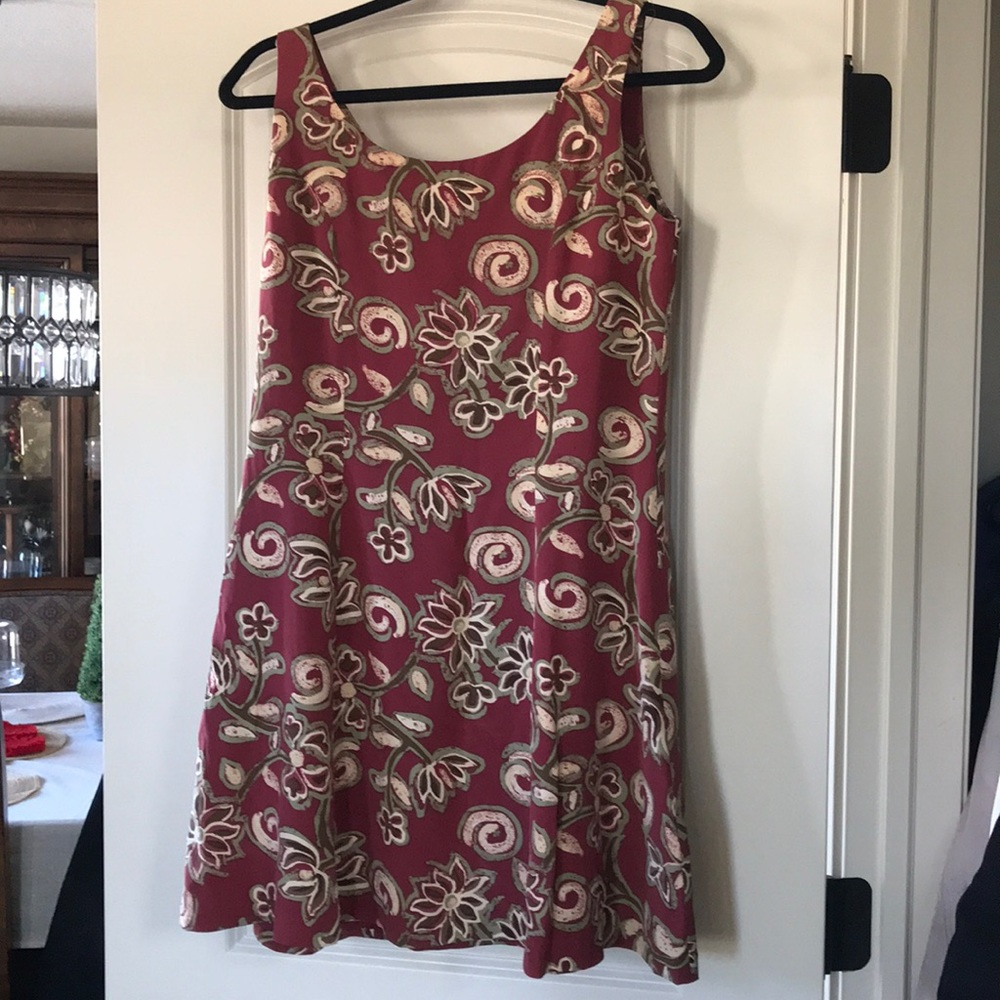 Fully lined between mini and midi silk dress.